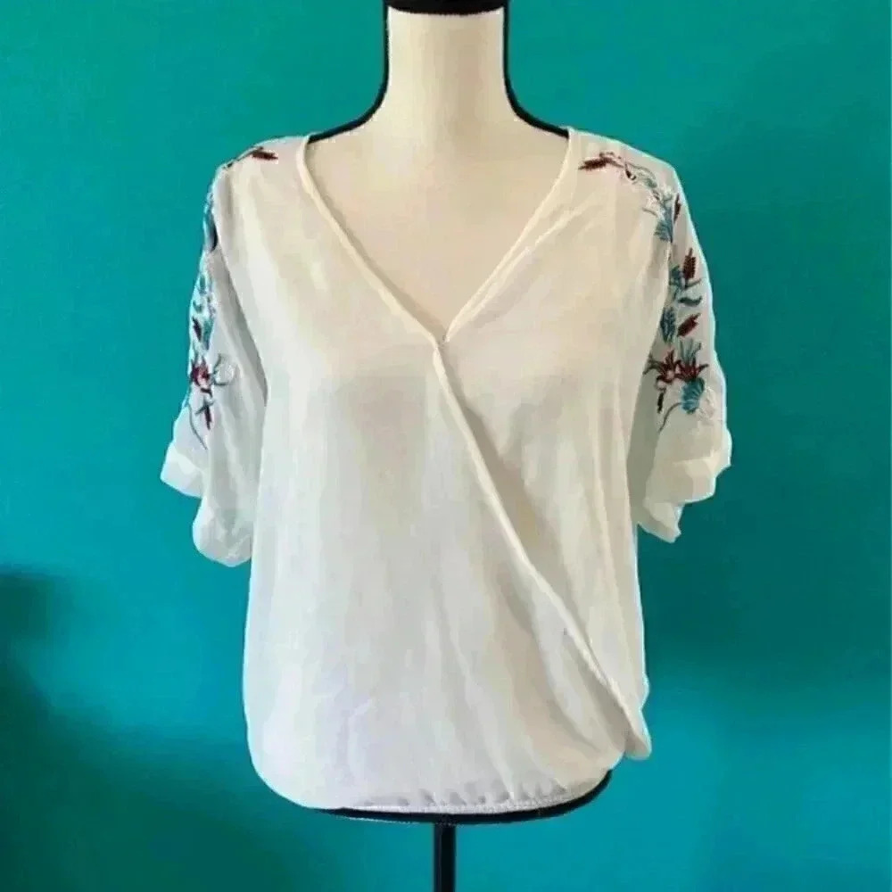 Bobeau white blouse with sheer embroidered sleeves